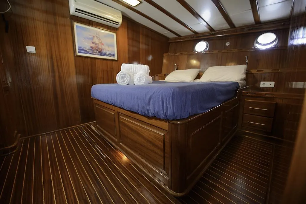 Tersane IV Vincitore 4 Hotel Di Bruno Barbieri Palermo Botel