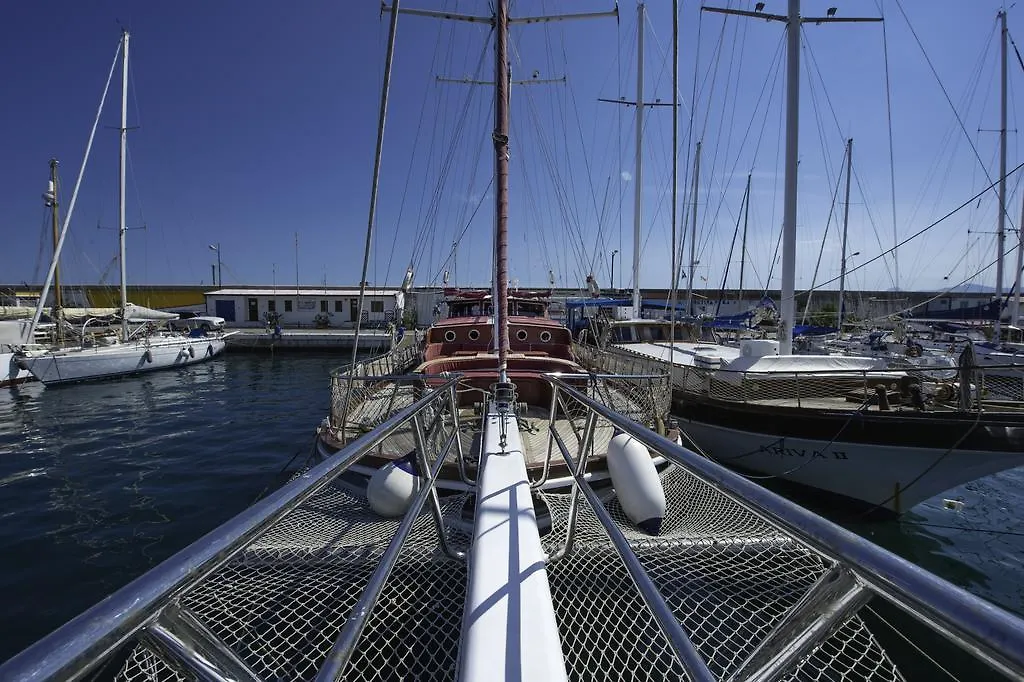 Botel Tersane IV Vincitore 4 Hotel Di Bruno Barbieri Palermo