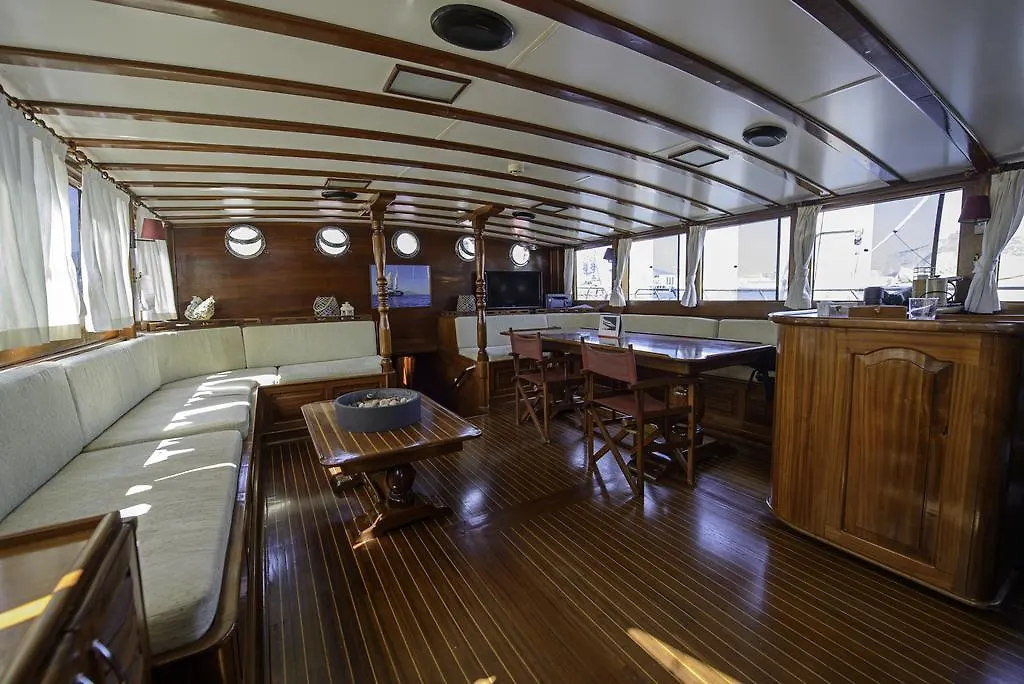 ** Botel Tersane IV Vincitore 4 Hotel Di Bruno Barbieri Palermo Italy