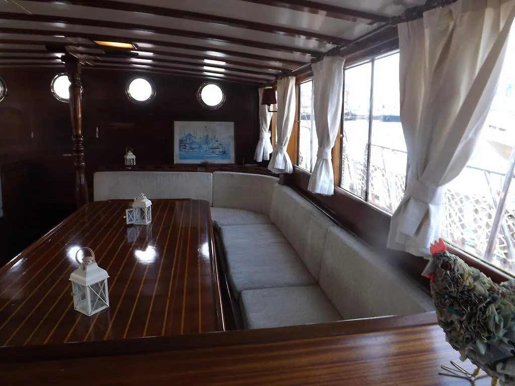 ** Botel Tersane IV Vincitore 4 Hotel Di Bruno Barbieri Palermo Italy