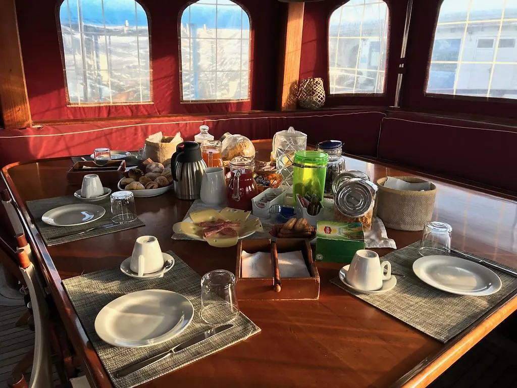 ** Botel Tersane IV Vincitore 4 Hotel Di Bruno Barbieri Palermo Italy