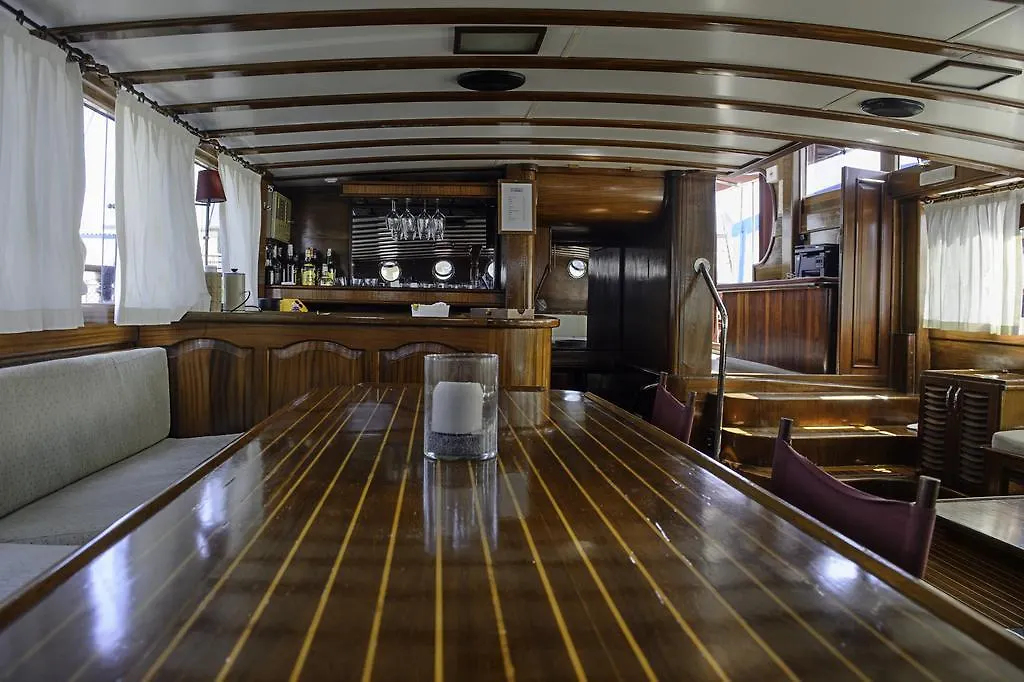 Botel Tersane IV Vincitore 4 Hotel Di Bruno Barbieri Palermo